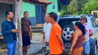 Manoel Castro visita povoado Barro Duro